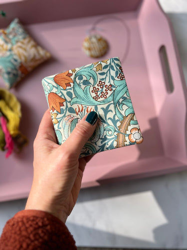 William Morris Golden Lily Fabric needle case, ctton fabric outer with 4 felt pages to store needles and pins.,