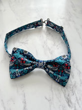 Liberty Print Bow, Strawberry Thief ‘