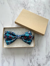 Liberty Print Bow, Strawberry Thief ‘