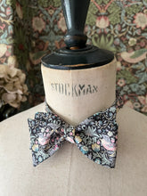 Self Tie Liberty Bow Tie