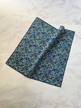 Liberty Pocket Square Petal and Bud