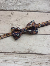 Liberty Print Bow, Strawberry Thief ‘