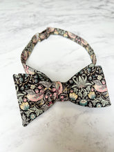 Self Tie Liberty Bow Tie