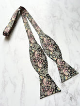Self Tie Liberty Bow Tie