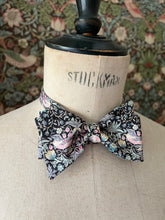 Self Tie Liberty Bow Tie