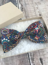 Liberty Dickie Bow, Bow Tie ‘Peach Pincher’